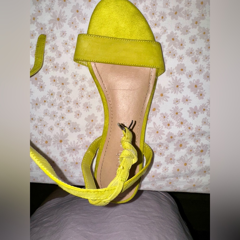 Blouse And Sandals Set Of The Same Color - image 8